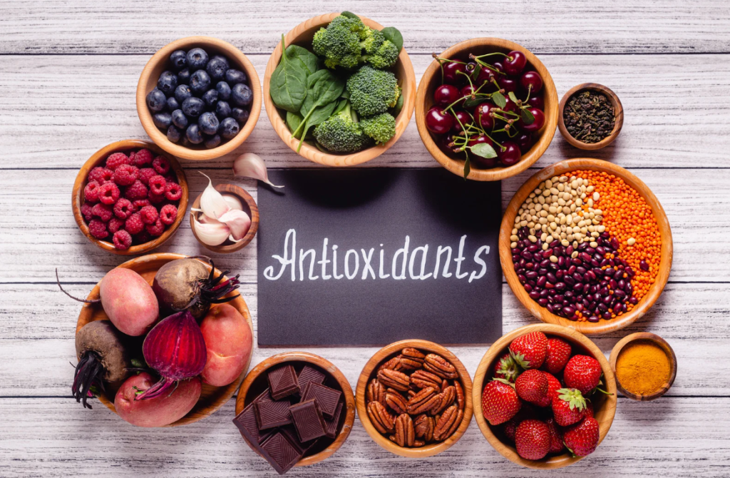 The Comprehensive Guide to Vitamins and Antioxidants Exploring their